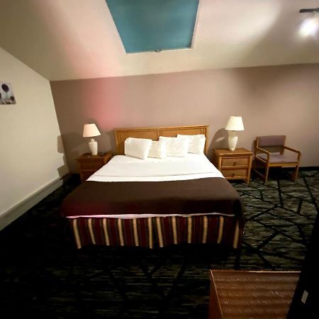 Woodland Inn & Suites Medford Exterior photo
