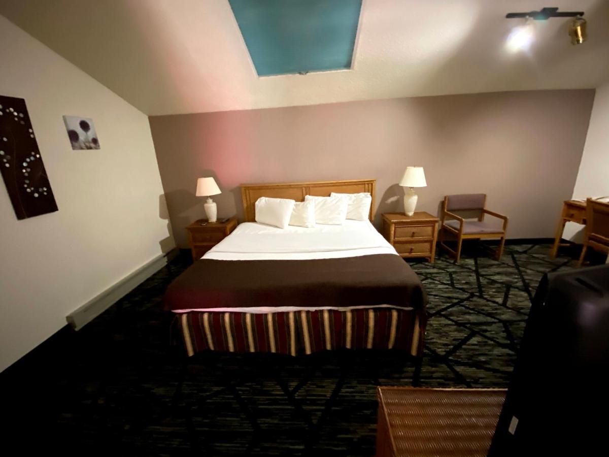 Woodland Inn & Suites Medford Exterior photo