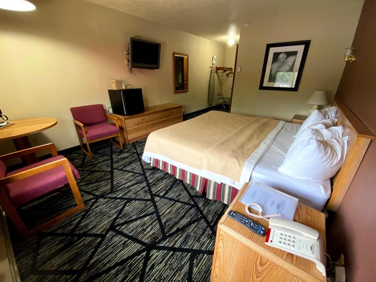 Woodland Inn & Suites Medford Exterior photo