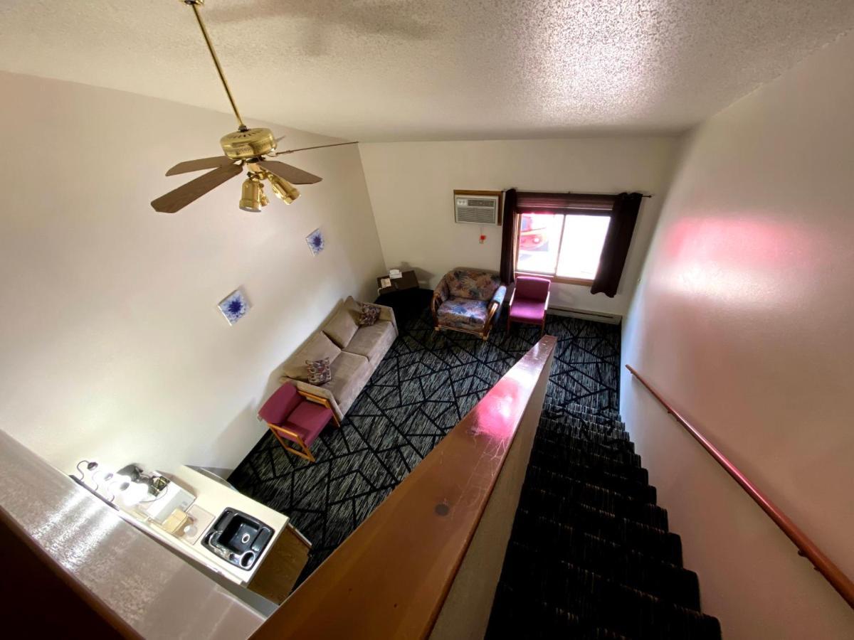Woodland Inn & Suites Medford Exterior photo