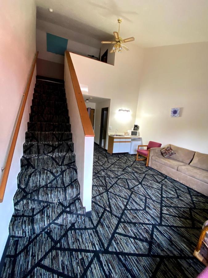 Woodland Inn & Suites Medford Exterior photo