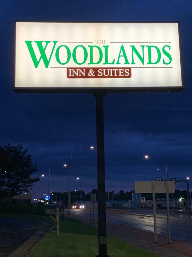 Woodland Inn & Suites Medford Exterior photo